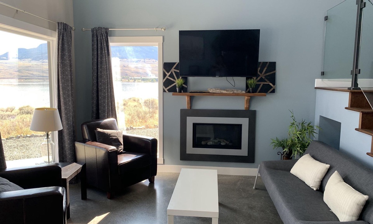 Savona Cabin | Kamloops Lakefront Getaway Vacation Home