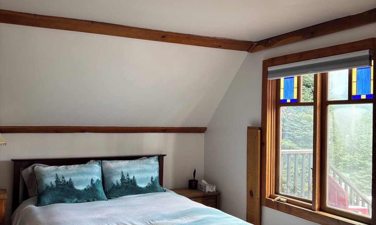 Kaslo House | Kaslo Manor Lodge - The Garden Suite