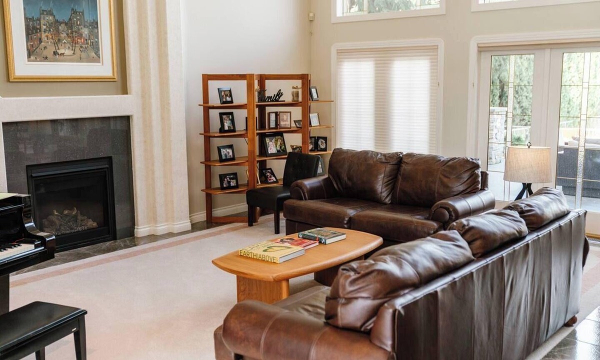 Central Okanagan House | KEL - The Grandeur - Lakefront