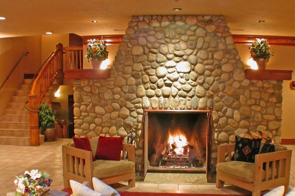 Banff House | King Room, Steps to Downtown | Onsite Hot Tub