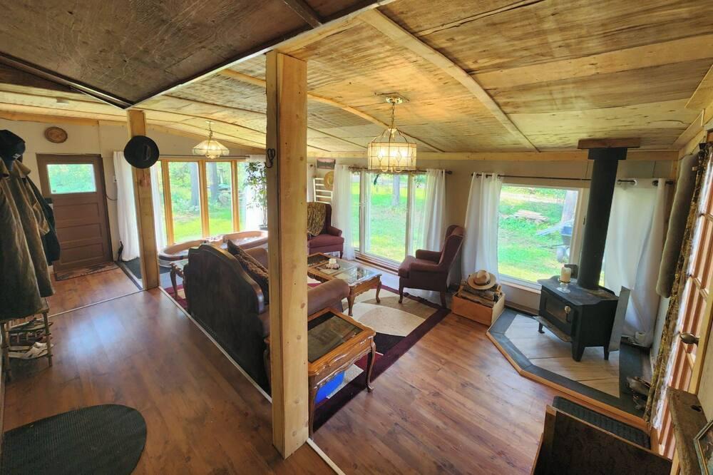 Caroline Cabin | Kozy cabin in the woods with a hot tub and woodstove.