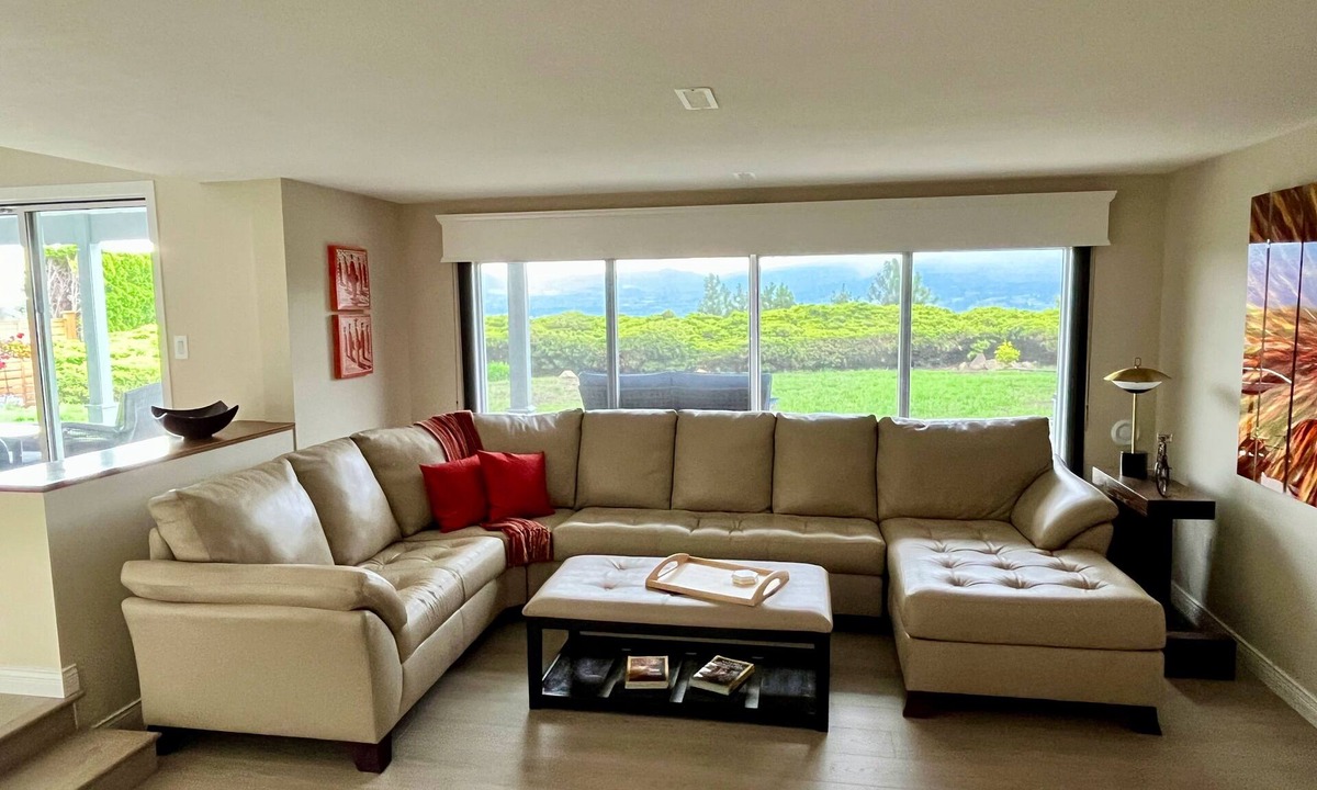 West Kelowna Estates Bed & Breakfast | Lake and the City Bed and Breakfast