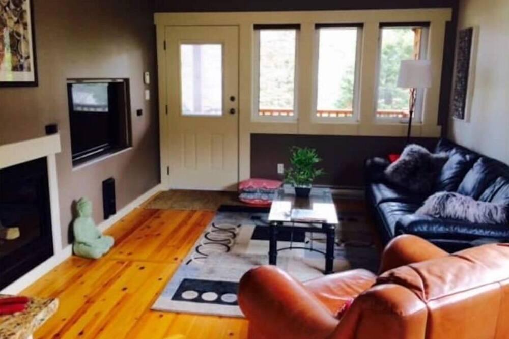 Silverton House | Lake Home With 2 Bedrooms + 2 Bed Cabin