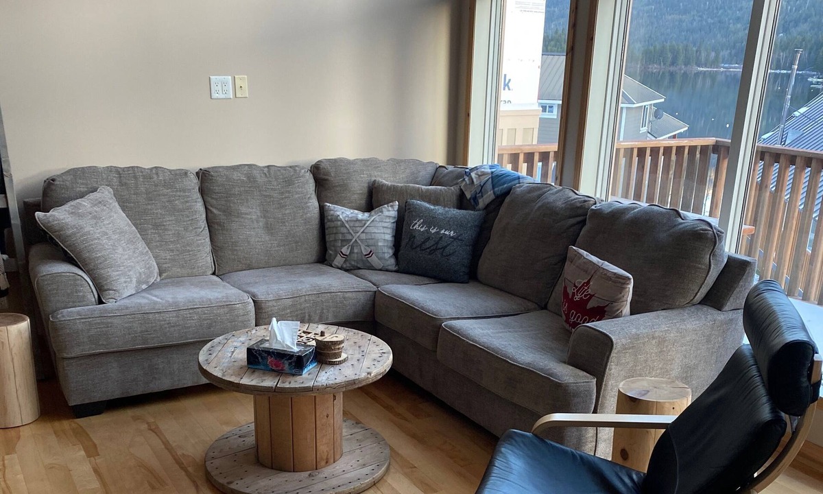 Barriere House | Lake house with lake views! I hour 15 minutes north of Kamloops
