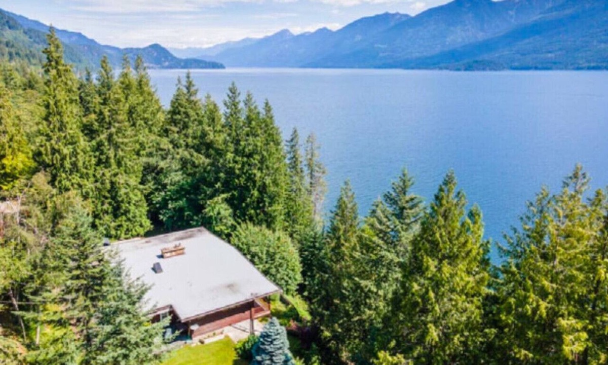 Ainsworth Hot Springs House | Lake View 3-Bed Retreat by Ainsworth Hot Springs