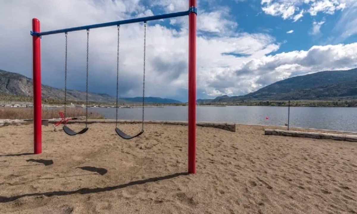 Osoyoos House | Lake View Cottage #212