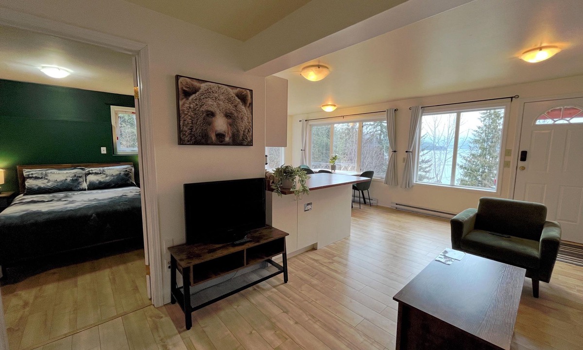 Balfour House | Lake View Suite, Forest Retreat, Lake Access Nearby