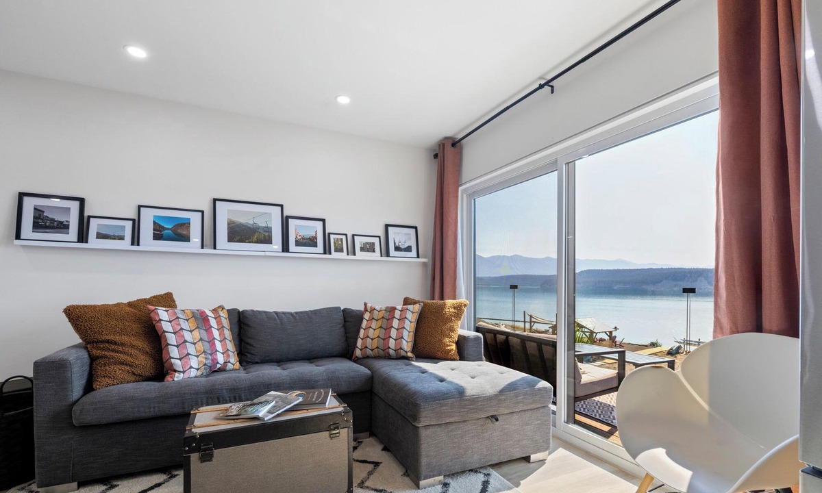 Koocanusa Ranch House | LAKEFRONT*FIREPIT*BBQ*PATIO*BEACH
