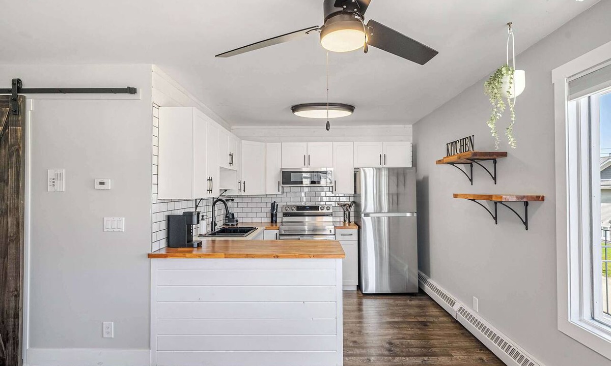 Sylvan Lake Apartment | Lakefront Lookout 1BR Condo on Lakeshore Drive!