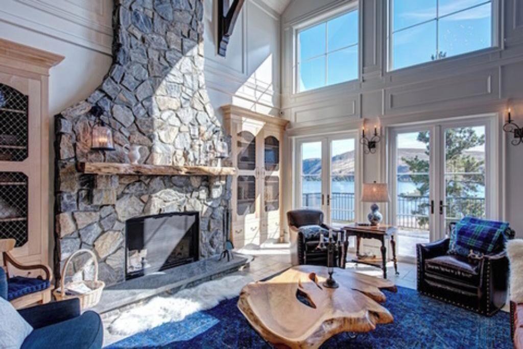 Kamloops House | Lakefront luxury house in beautiful BC interior - sleeps 21!