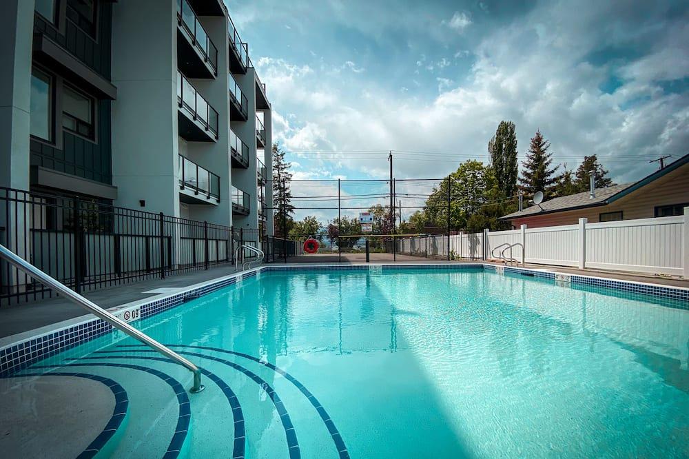 Vernon Resort | Lakefront Top Floor Suite w/ resort amenities