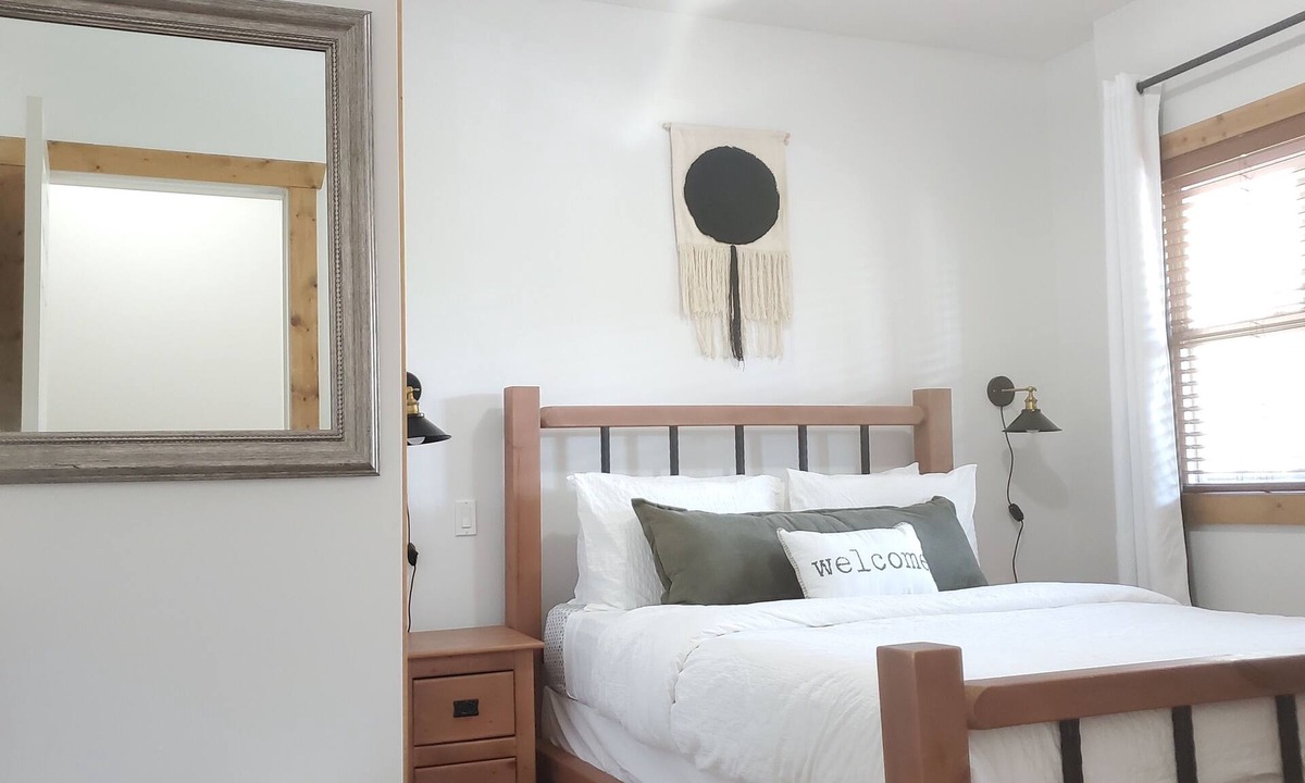 Osoyoos Condo | Lakeside 2BD Retreat at Casa Del Mila Oro Lake Osoyoos-Pool, Patio, Beach!