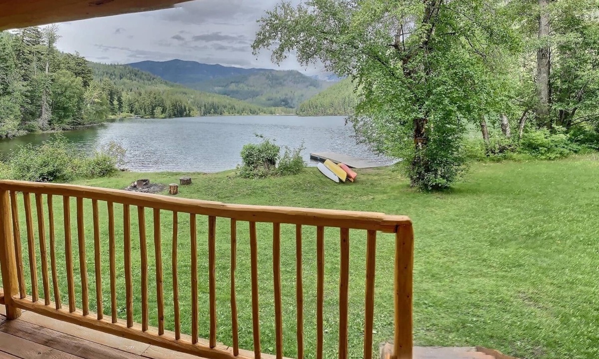 Gold Bridge Ski Chalet | Lakeside Mountain Chalet- Tyaughton (Tyax) Lake