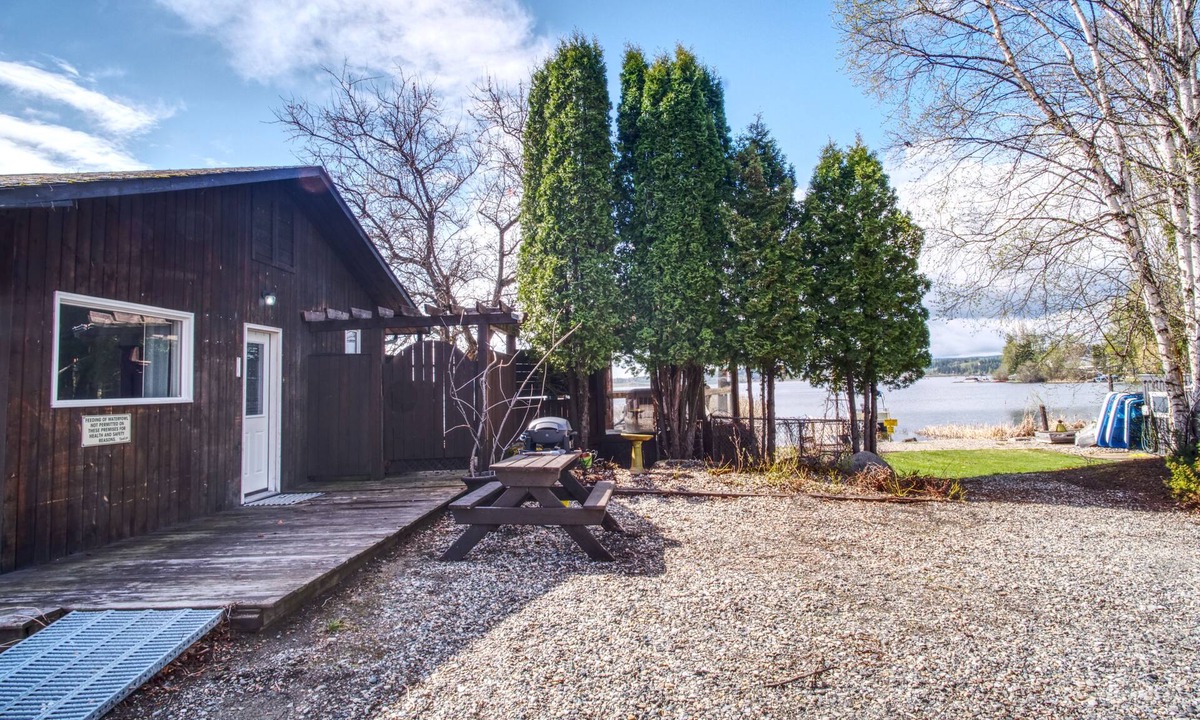 Quesnel Apartment | Lakeside Suite with Garden Views