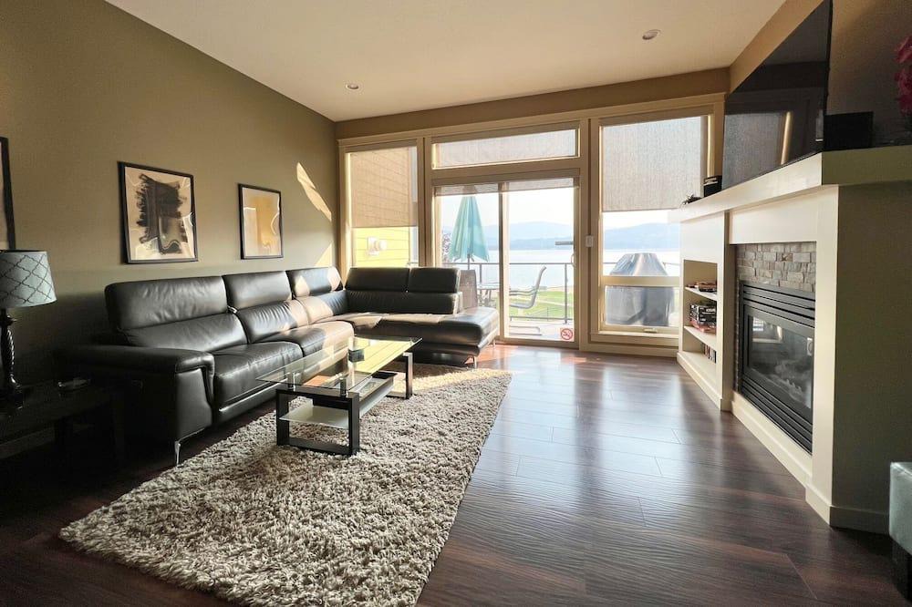 Scotch Creek House | Lakeside with Pool Townhouse