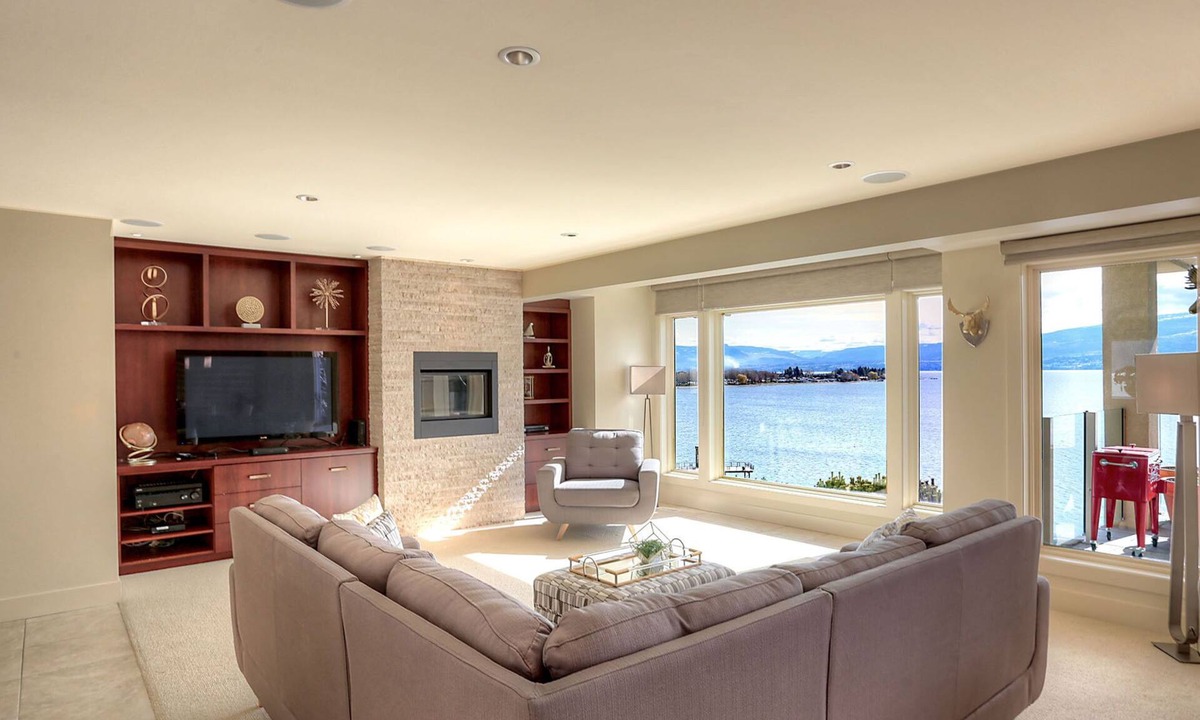 Westbank Villa | Lakeview, near beach with Heated Pool & Sauna