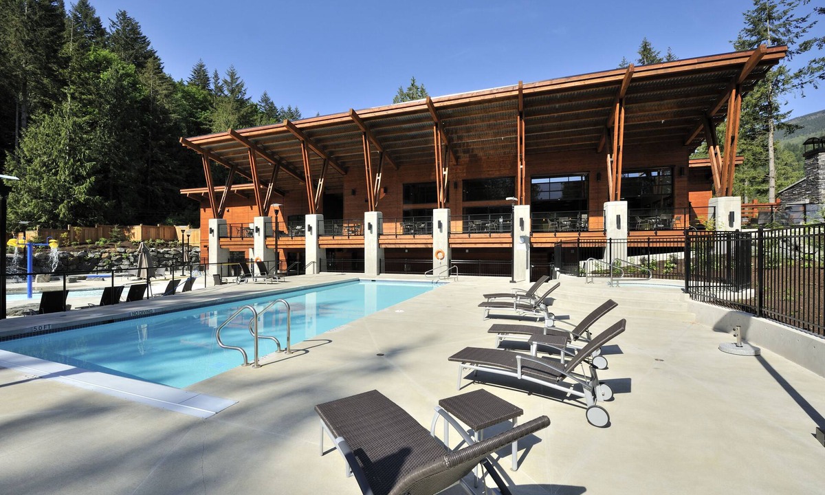 Lindell Beach Cottage | Large 3 Bedroom Cottage with Resort Like Amenities