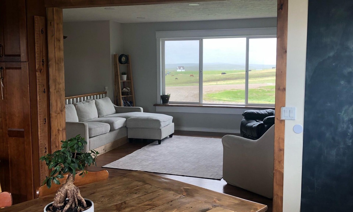 Cardston County House | Large, Family Friendly Country Full house near Waterton and Cardston