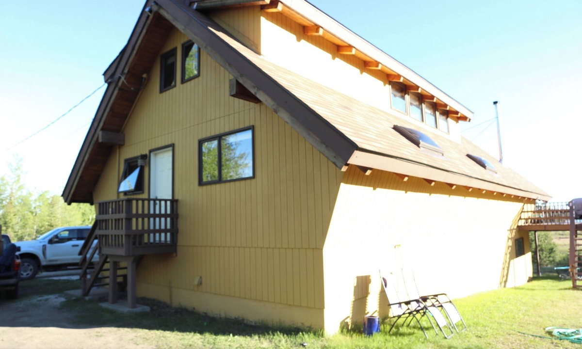 70 Mile House House | Large Spacious Chalet