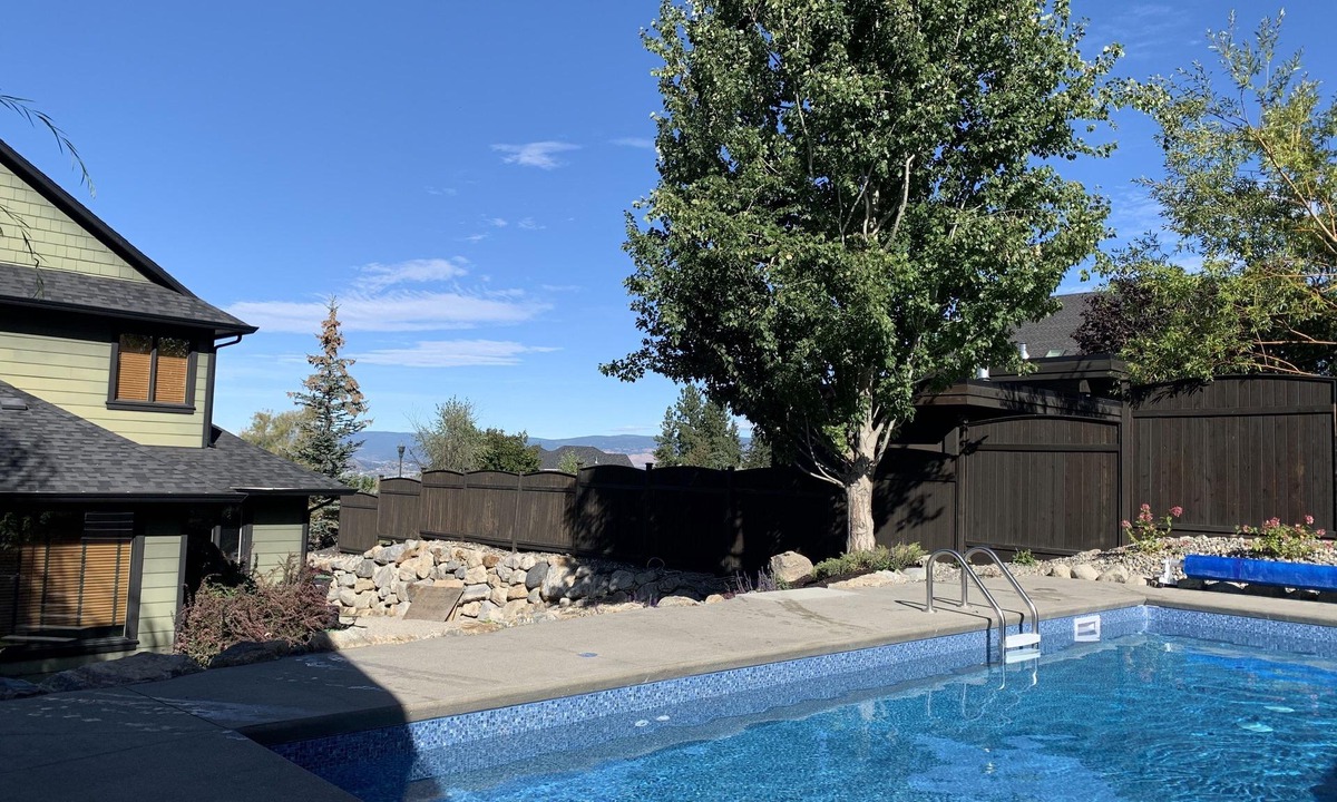 Southwest Mission House | Legal Rental Family Home in Kelowna! Near beaches & private outdoor pool space!