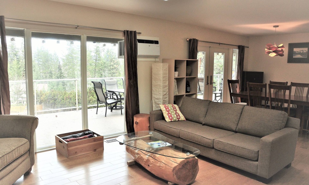 Crawford House | LICENSED! 3 Bedroom Family Home in Lower Mission