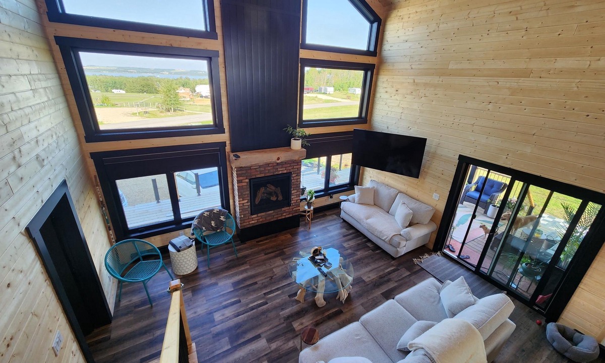 Parkland Beach Cabin | Life is better at the Lake with stunning lake views!