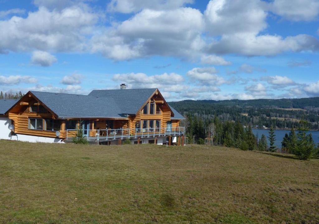 Bridge Lake Bed & Breakfast | Little Black Bear Lodge/B&B