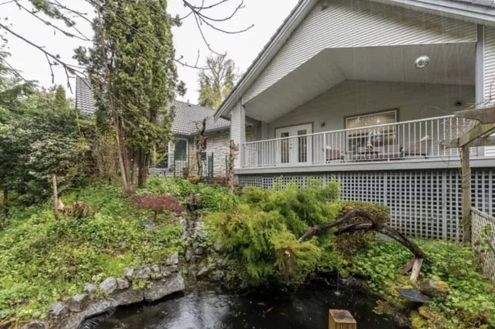 Maple Ridge House | Looking for the perfect escape from the city?