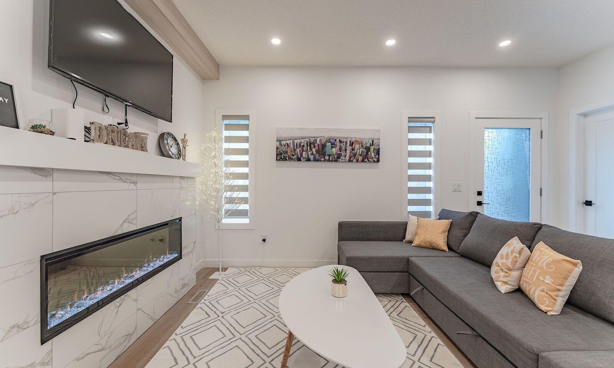 Capitol Hill House | LUX 4BD Sleeps 10! 5-Min to DT, Smart TV, Garage, AC, Fire, Capitol Hillnnnnn