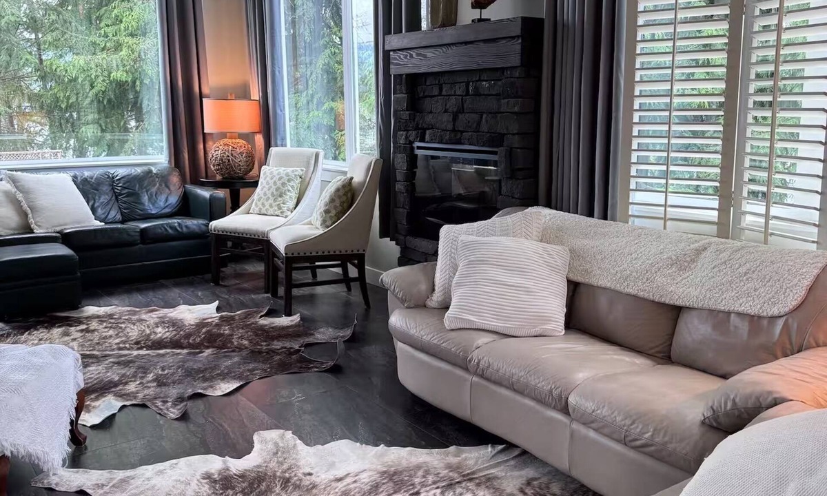 Anglemont House | Luxe two-storey home provides a beautiful modern unique romantic getaway!