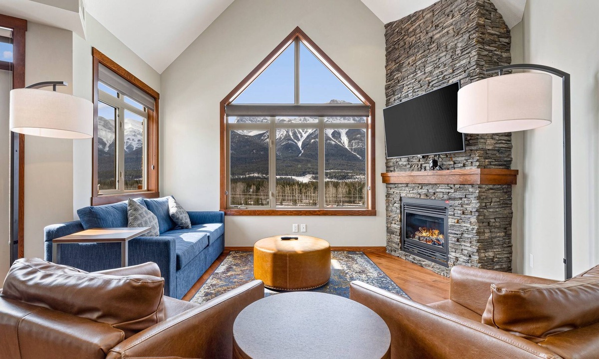 Canmore Condo | Luxurious Penthouse | Panoramic Views | Pool, Sauna & Hot Tub!