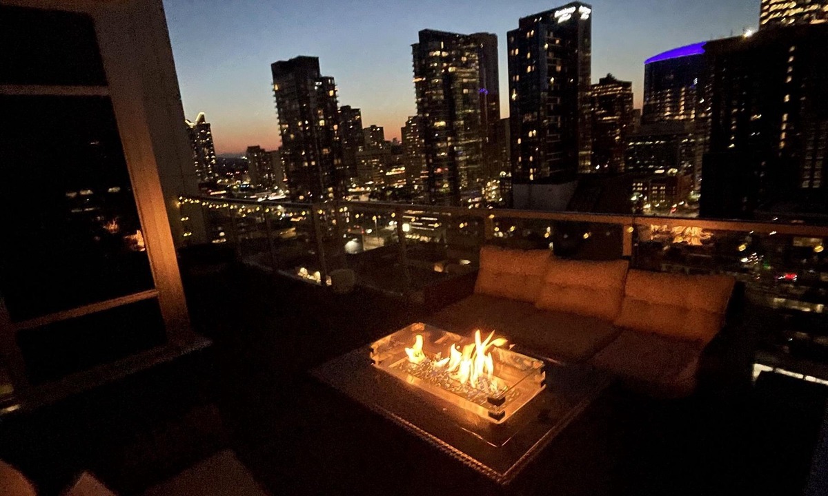 Connaught Condo | Luxury 2 bedroom 2 bath penthouse in downtown Calgary with underground parking