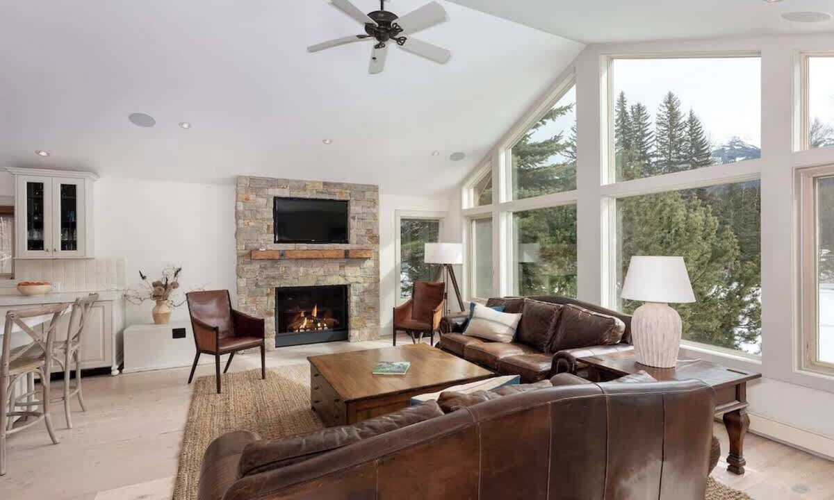 Nicklaus North House | Luxury 6 Bed Family Chalet on the Golf Course!