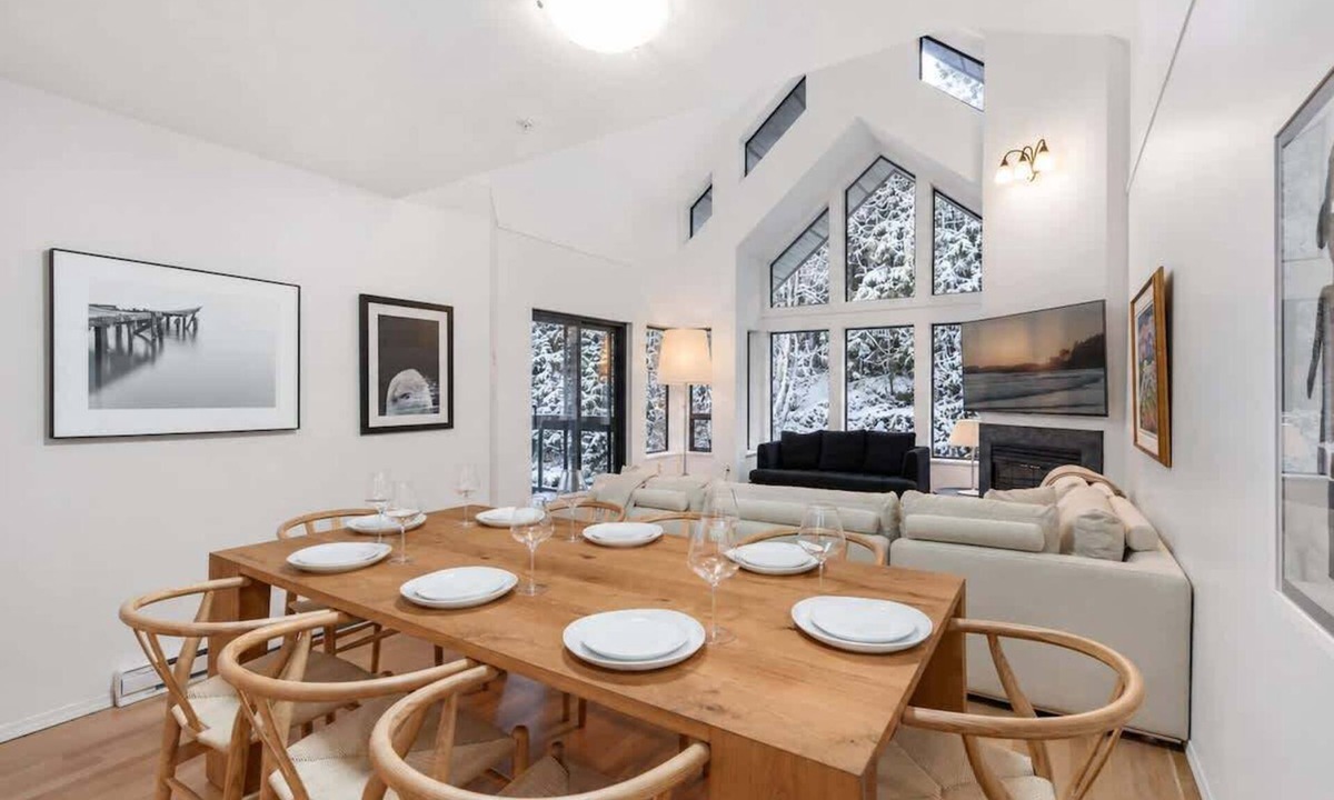 Blueberry Hill Apartment | Luxury 6-Bedroom - Whistler Village - Blueberry