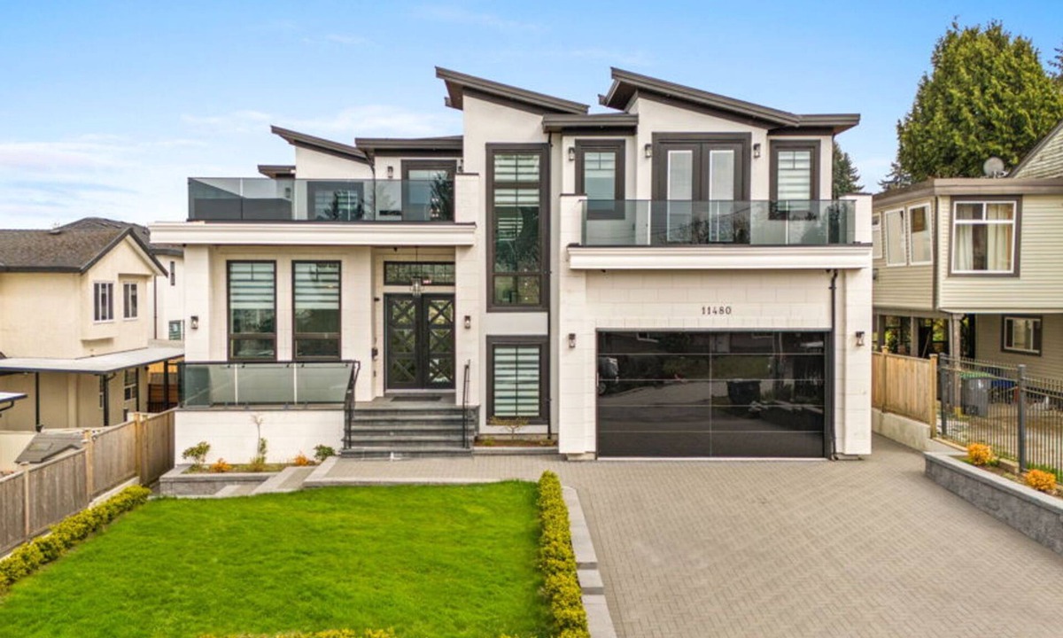 Surrey House | Luxury 6BR Family Home Near New Westminster
