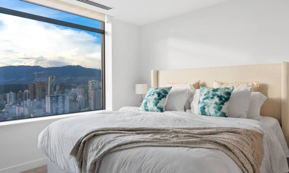 Downtown Vancouver Apartment | Luxury and Spacious Modern Living in the Heart of Downtown Vancouver