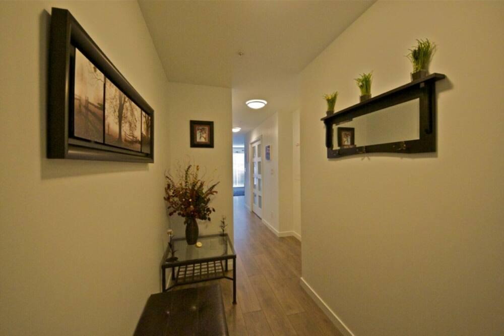 Downtown Victoria Apartment | Luxury Apartment near the Waterfront, Vancouver Island Apartment 1007