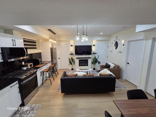 Southwest Edmonton Apartment | Luxury Comfort Stay in Keswick 2Bedrooms- 1Bath