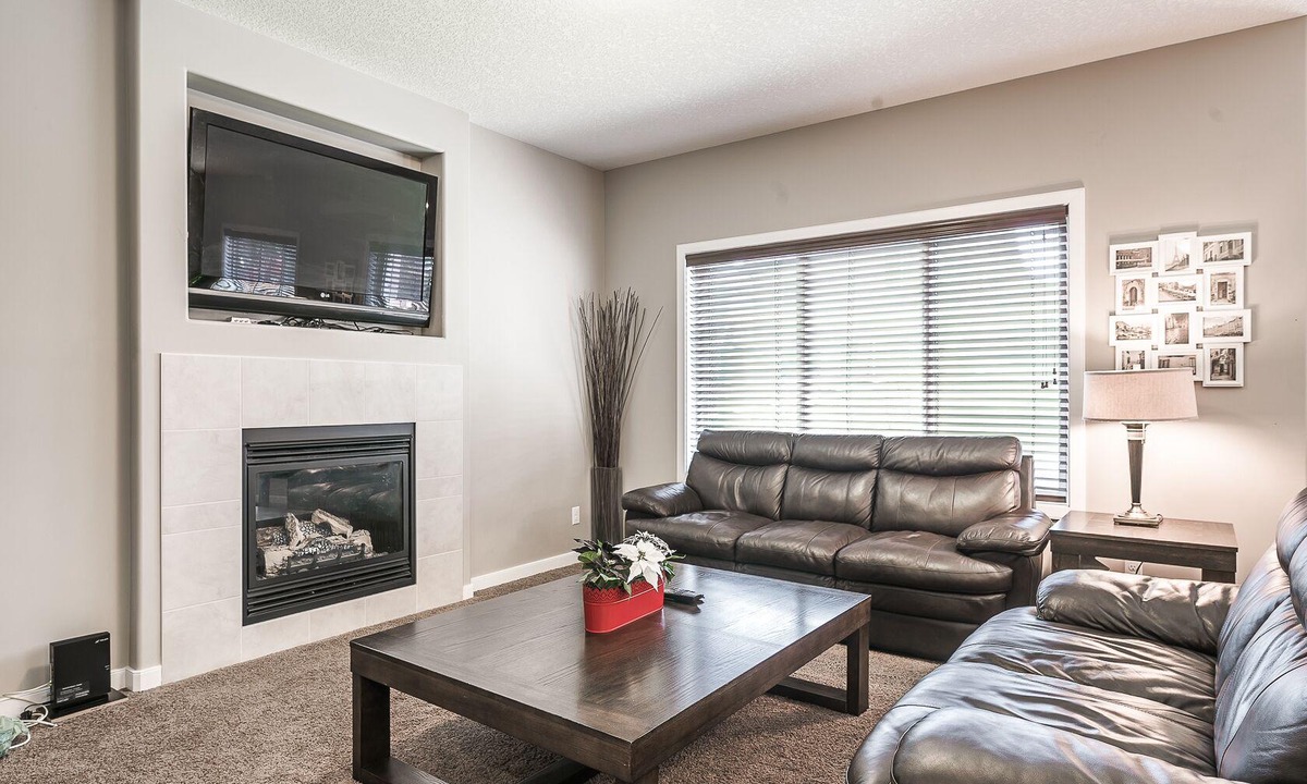 Panorama Hills House | LUXURY & COMFORTABLE HOUSE IN NW. 6BR & 4.5BA. close to AIRPORT.SLEEP UP TO 12.