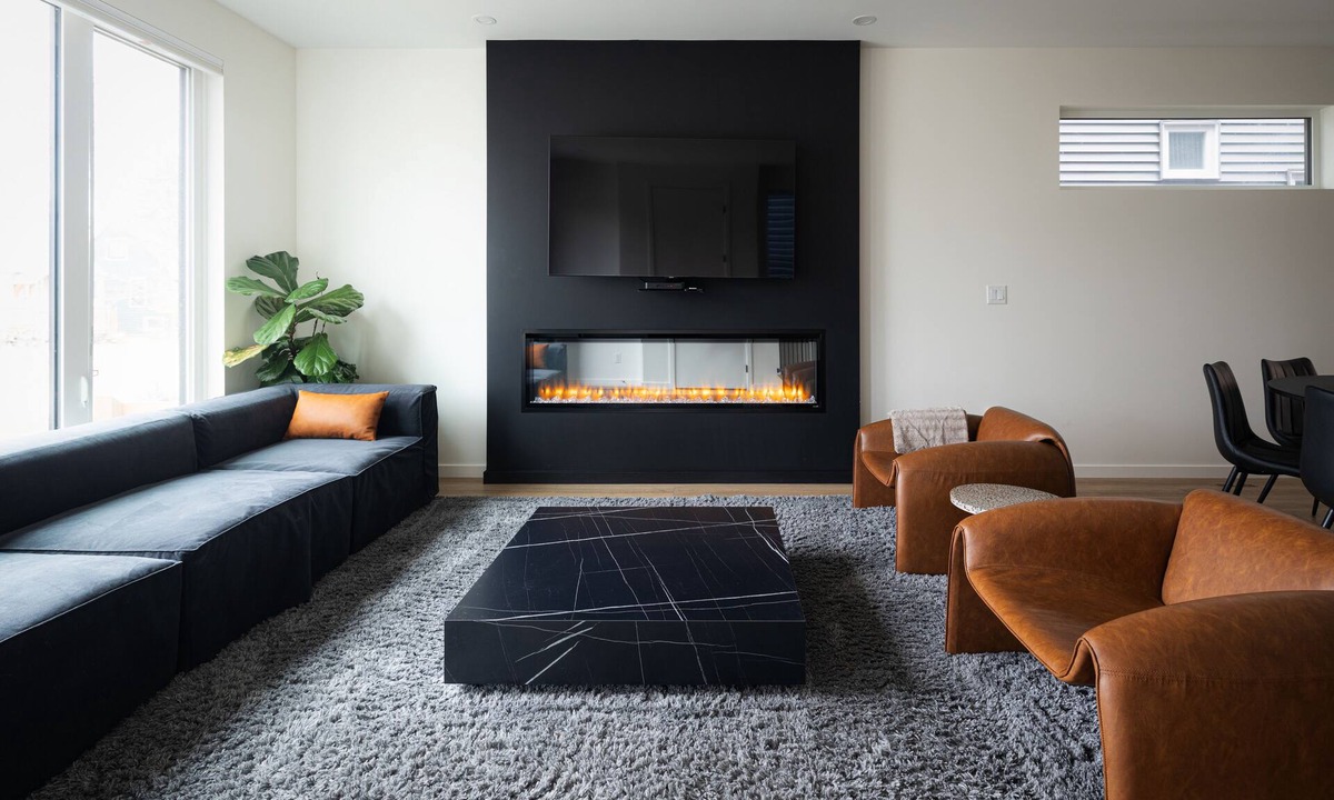 Southeast Edmonton House | Luxury Family Home Rooftop Patio King Bed Hot Tub GYM