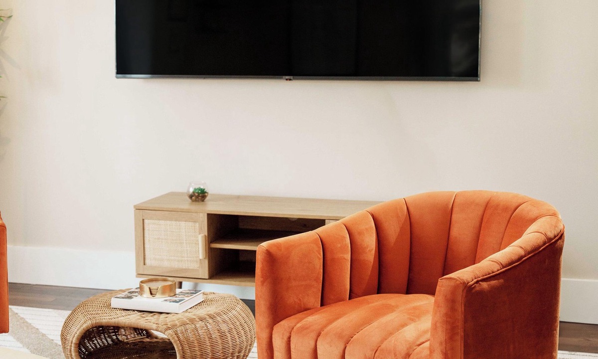 Kensington House | Luxury Haven Near DT | AC, Hot Tub, EV Charging