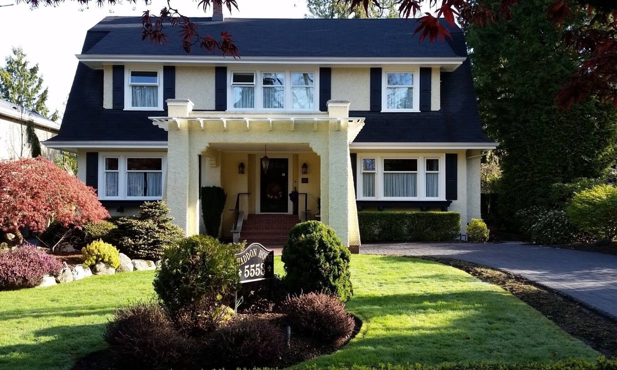 Burnaby House | LUXURY HERITAGE HOME NEAR DEER LAKE - METRO VANCOUVER