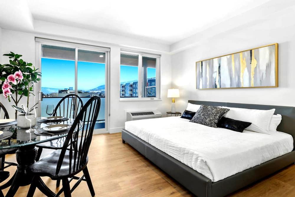 City Centre Apartment | Luxury King Condo w/Private Patio & FREE Parking