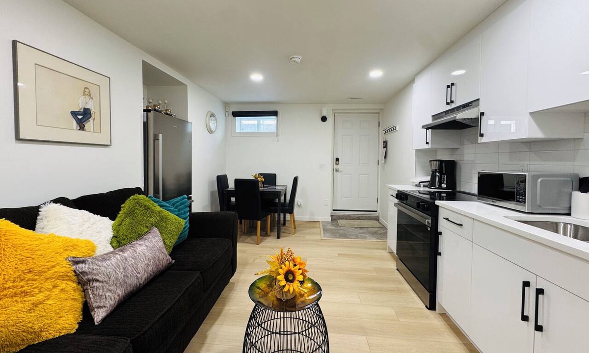 Citadel House | Luxury Loft 2-bedroom near major City attractions with AC and fitness room