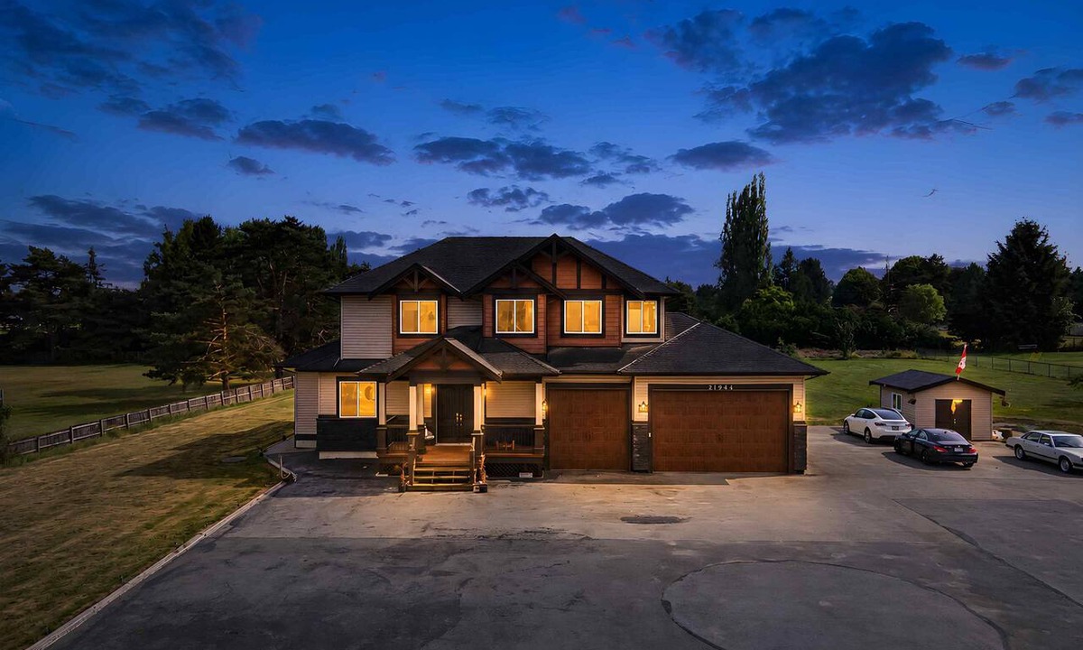 Maple Ridge House | Luxury Mountain-View Estate on 1.8 Acres | Near Golden Ears Park & Hwy 1