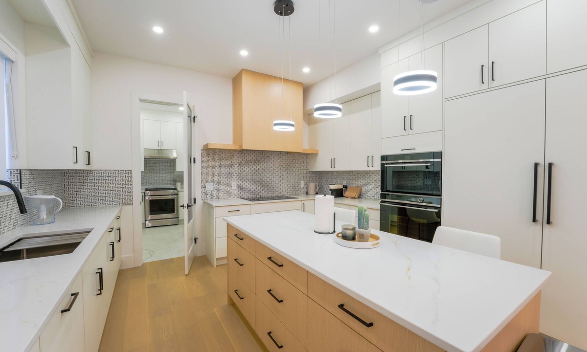 North Glenmore House | Luxury Okanagan House in heart of Kelowna!