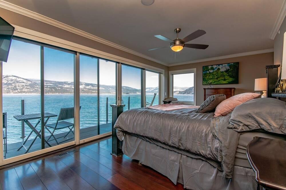 Vernon House | Luxury Waterfront Getaway