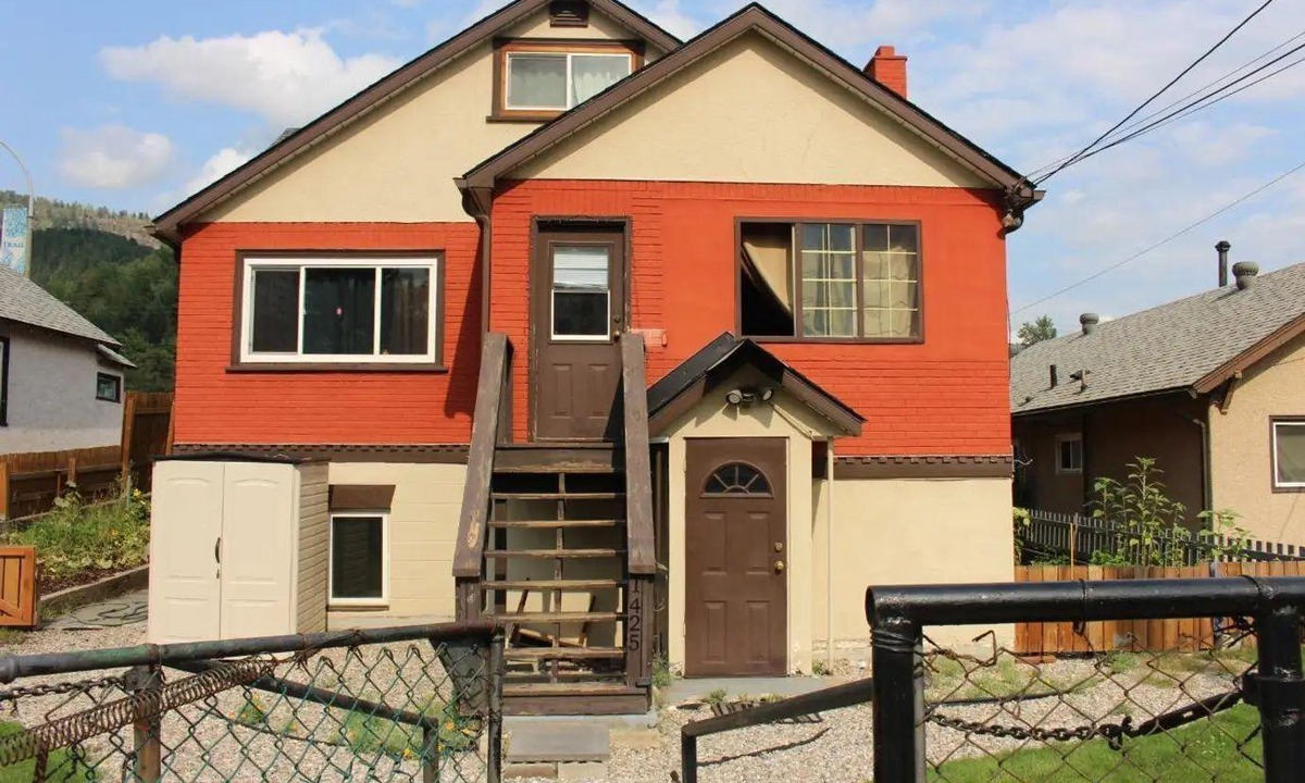 Trail House | Lyxury Spacious, center of town, rooms in big house both private and shared