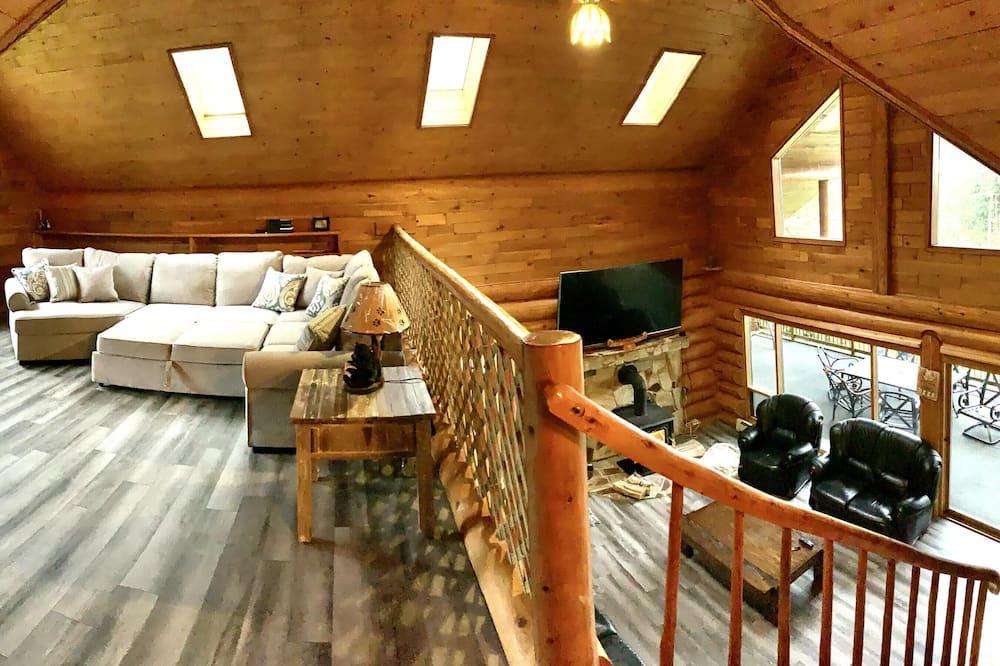 Magna bay Cabin | Magna Bay Hideaway- Semi Waterfront - Shuswap Vacations and Sledding Accommodation