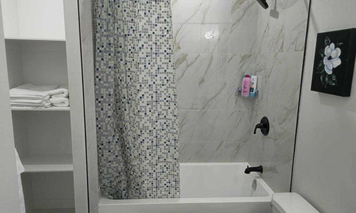 Airdrie Apartment | Mayfair Suite